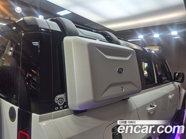 Land Rover Defender 110 D250 X-Dynamic SE