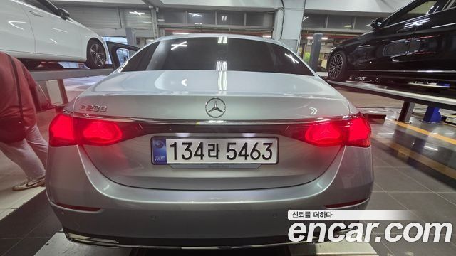 Mercedes-Benz E-Class E200 Avantgarde