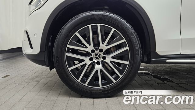 Mercedes-Benz GLC-Class GLC300e 4MATIC
