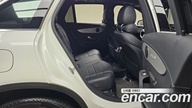 Mercedes-Benz GLC-Class GLC300e 4MATIC