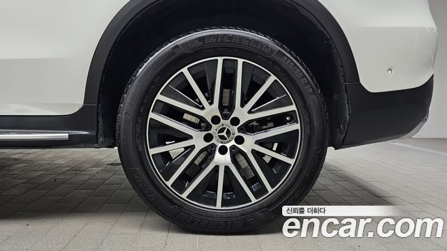 Mercedes-Benz GLC-Class GLC300e 4MATIC