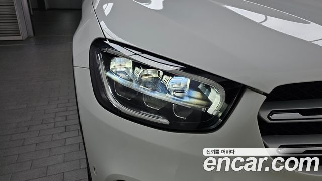 Mercedes-Benz GLC-Class GLC300e 4MATIC