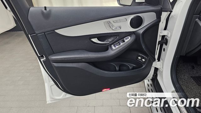 Mercedes-Benz GLC-Class GLC300e 4MATIC