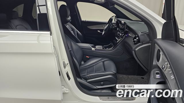 Mercedes-Benz GLC-Class GLC300e 4MATIC
