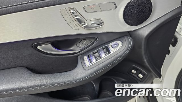 Mercedes-Benz GLC-Class GLC300e 4MATIC