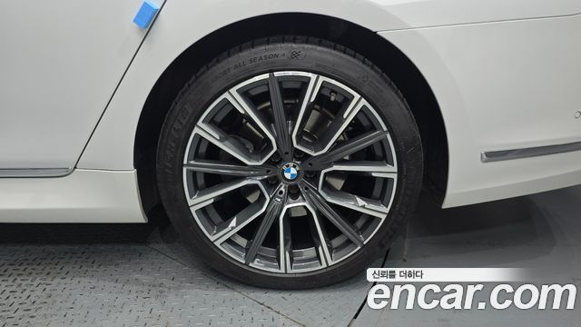 BMW 7-Series 740Li xDrive M Sport Package