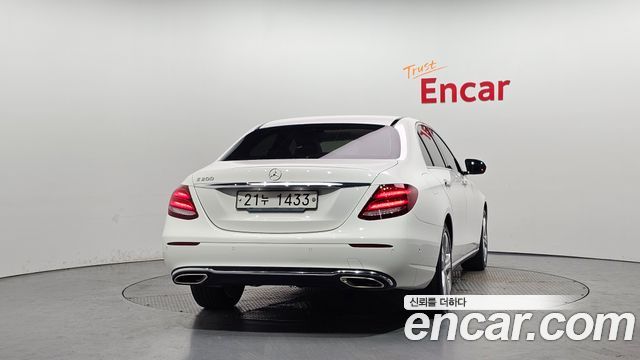 Mercedes-Benz E-Class E200 Avantgarde