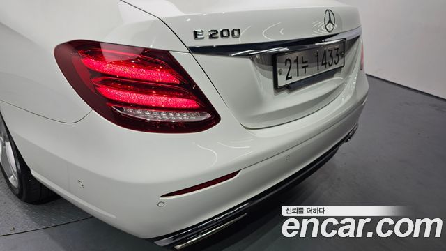 Mercedes-Benz E-Class E200 Avantgarde