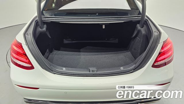 Mercedes-Benz E-Class E200 Avantgarde