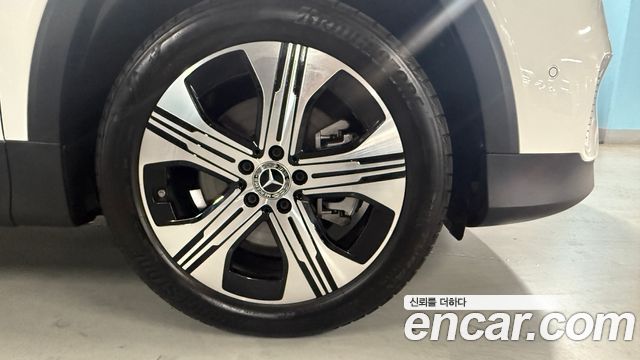 Mercedes-Benz EQB EQB300 4MATIC