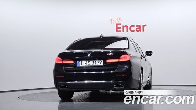 BMW 5-Series 530i Luxury