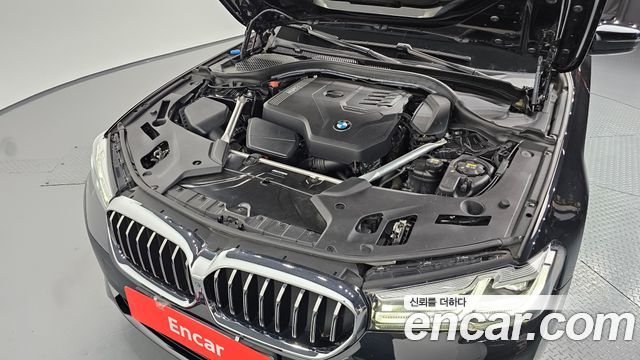 BMW 5-Series 530i Luxury