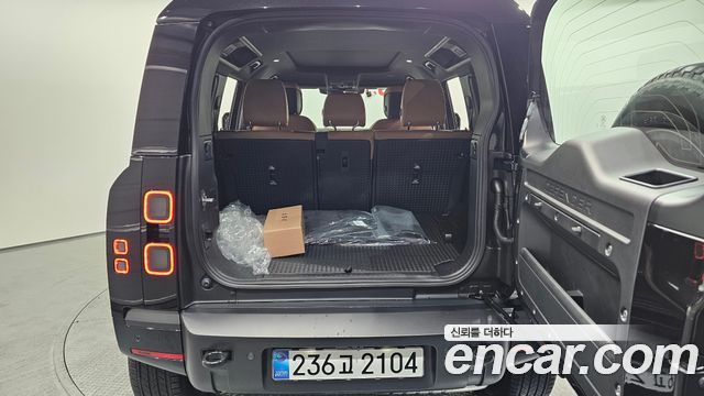 Land Rover Defender 110 D300 X-Dynamic HSE