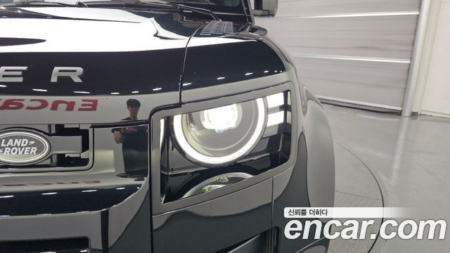 Land Rover Defender 110 D300 X-Dynamic HSE