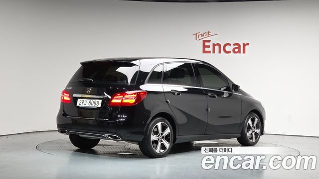 Mercedes-Benz B-Class B220