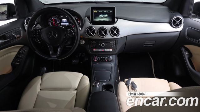 Mercedes-Benz B-Class B220