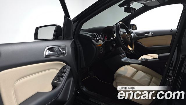 Mercedes-Benz B-Class B220