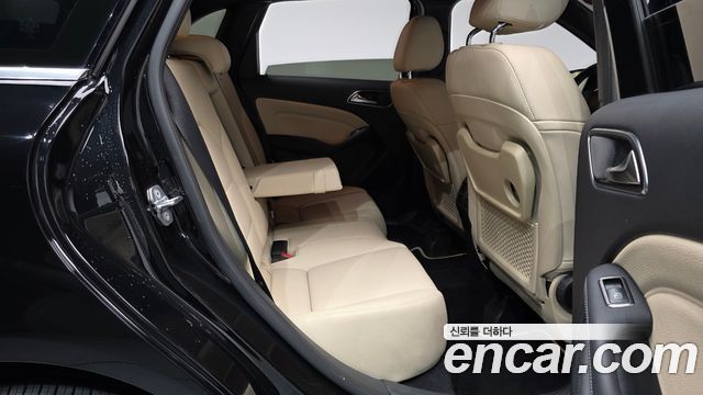 Mercedes-Benz B-Class B220