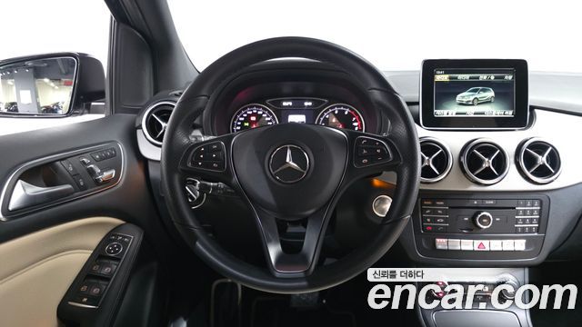Mercedes-Benz B-Class B220