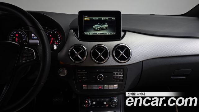 Mercedes-Benz B-Class B220