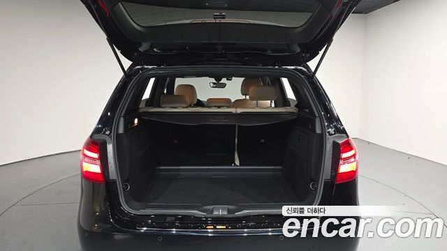 Mercedes-Benz B-Class B220
