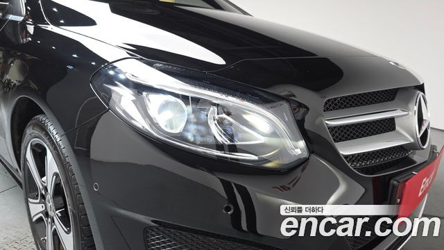 Mercedes-Benz B-Class B220