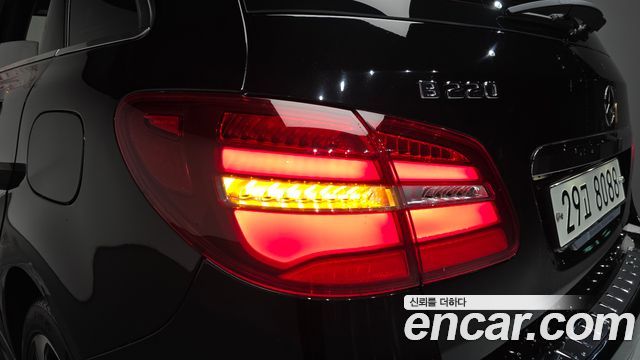 Mercedes-Benz B-Class B220