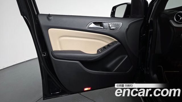 Mercedes-Benz B-Class B220