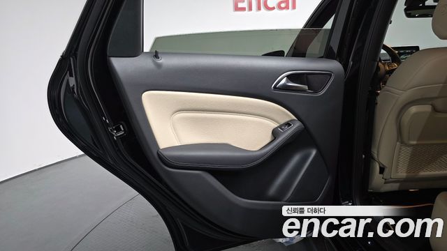 Mercedes-Benz B-Class B220