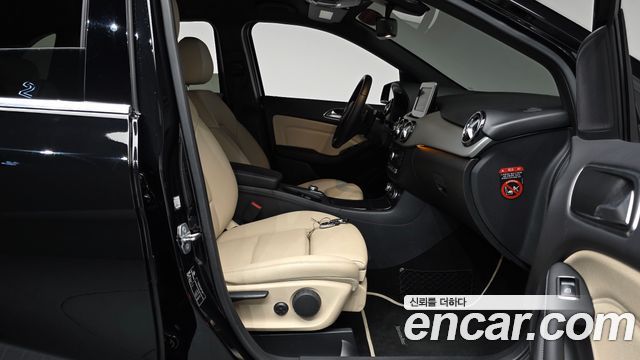 Mercedes-Benz B-Class B220