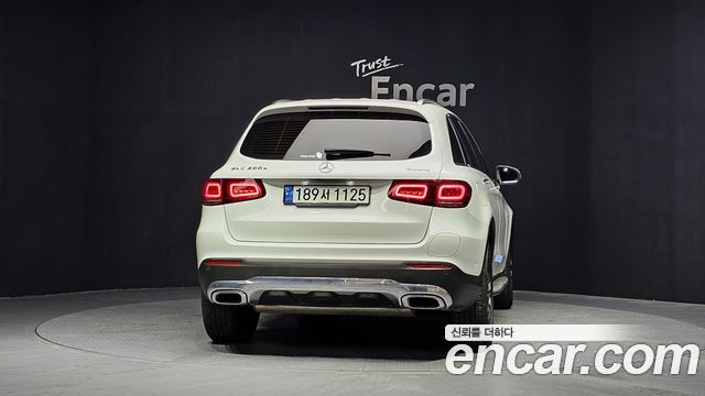Mercedes-Benz GLC-Class GLC300e 4MATIC