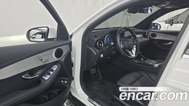 Mercedes-Benz GLC-Class GLC300e 4MATIC