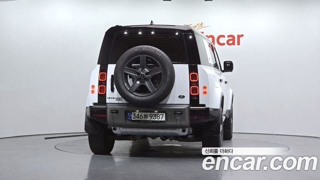 Land Rover Defender 110 P300 X-Dynamic SE