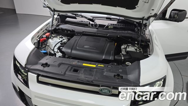 Land Rover Defender 110 P300 X-Dynamic SE