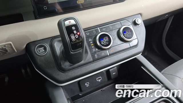 Land Rover Defender 110 P300 X-Dynamic SE