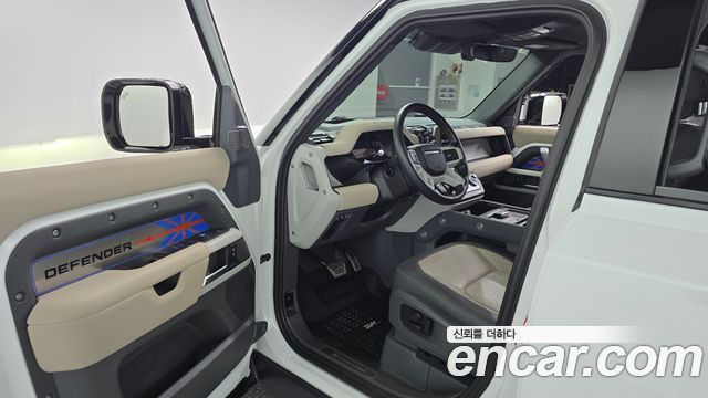 Land Rover Defender 110 P300 X-Dynamic SE