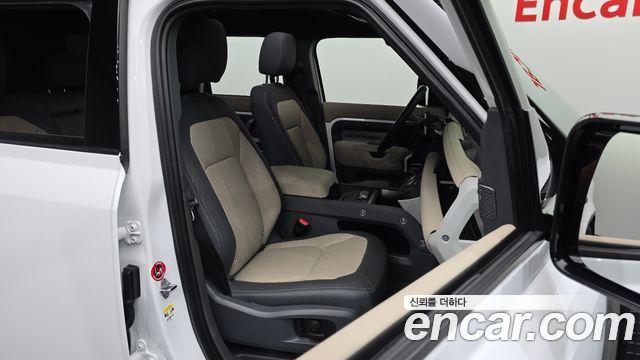 Land Rover Defender 110 P300 X-Dynamic SE