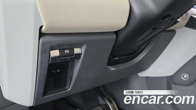 Land Rover Defender 110 P300 X-Dynamic SE