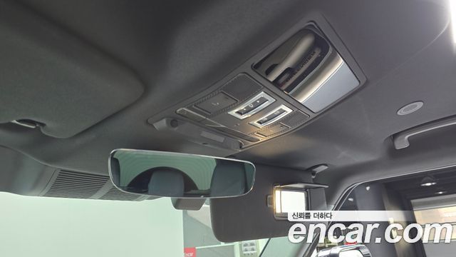 Land Rover Defender 110 P300 X-Dynamic SE
