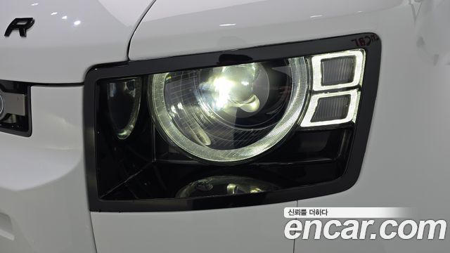 Land Rover Defender 110 P300 X-Dynamic SE