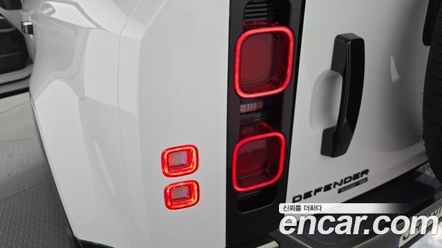 Land Rover Defender 110 P300 X-Dynamic SE