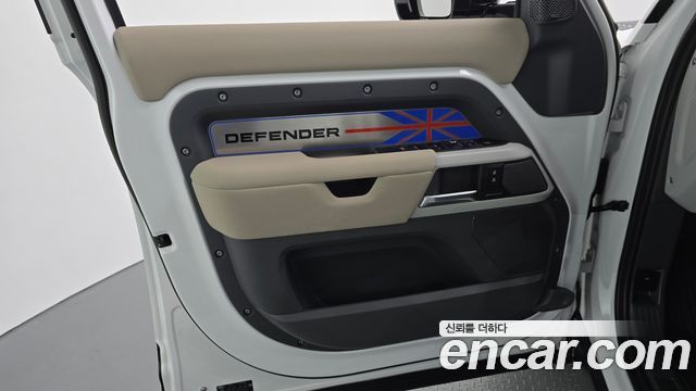 Land Rover Defender 110 P300 X-Dynamic SE
