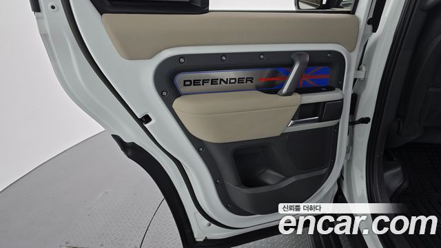 Land Rover Defender 110 P300 X-Dynamic SE