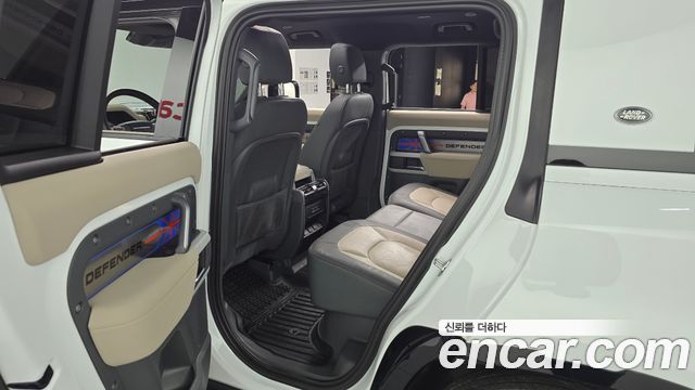 Land Rover Defender 110 P300 X-Dynamic SE