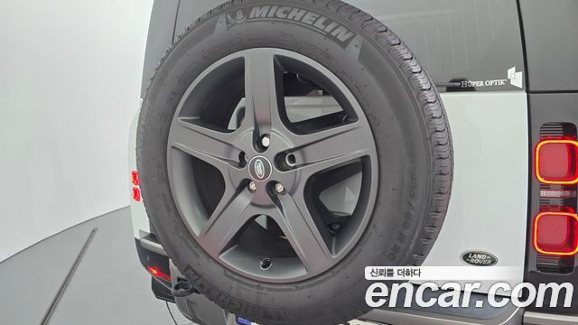 Land Rover Defender 110 P300 X-Dynamic SE