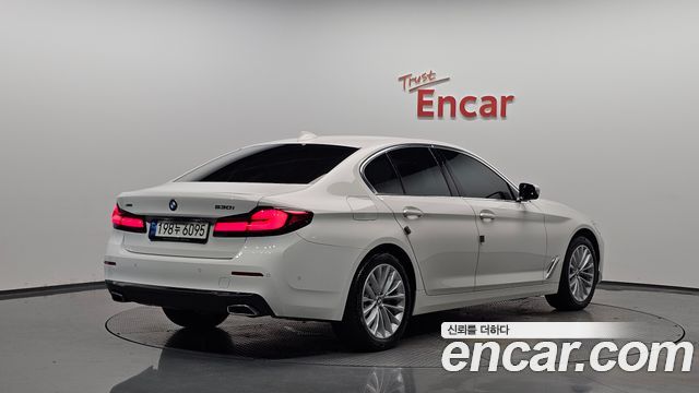 BMW 5-Series 530i xDrive Luxury