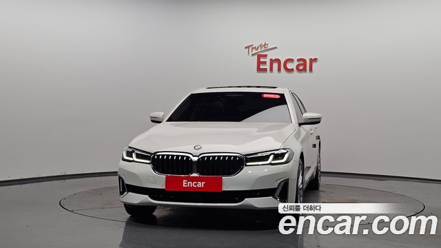BMW 5-Series 530i xDrive Luxury