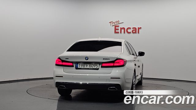 BMW 5-Series 530i xDrive Luxury