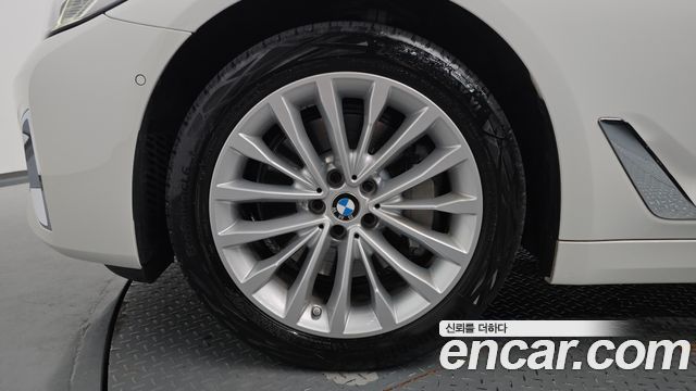 BMW 5-Series 530i xDrive Luxury
