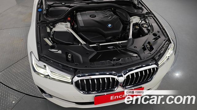 BMW 5-Series 530i xDrive Luxury